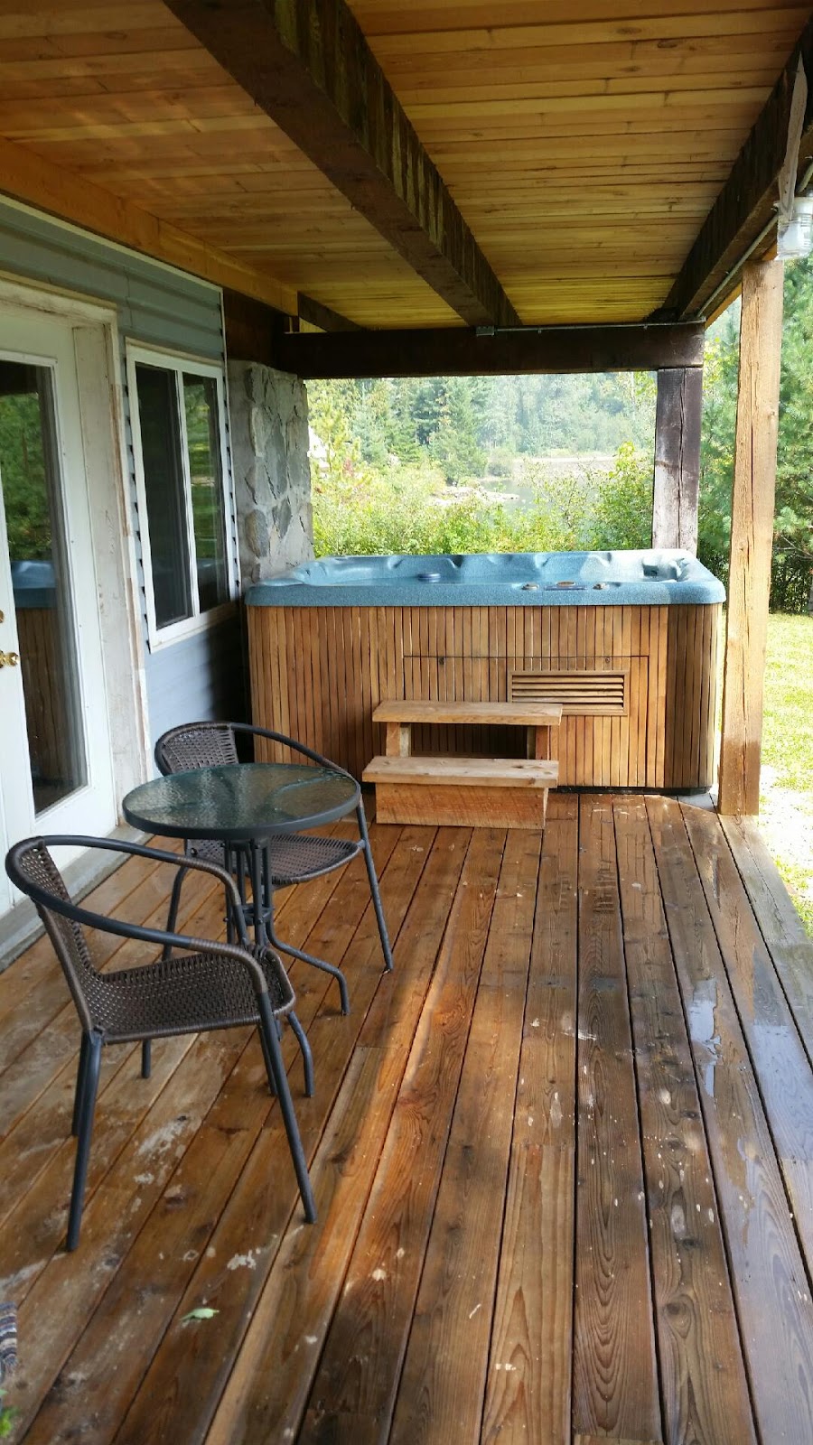 Top Hat Terrace Vacation Rental | 8323 Trans Canada Highway, Revelstoke, BC V0E 2S0, Canada | Phone: (855) 728-5288