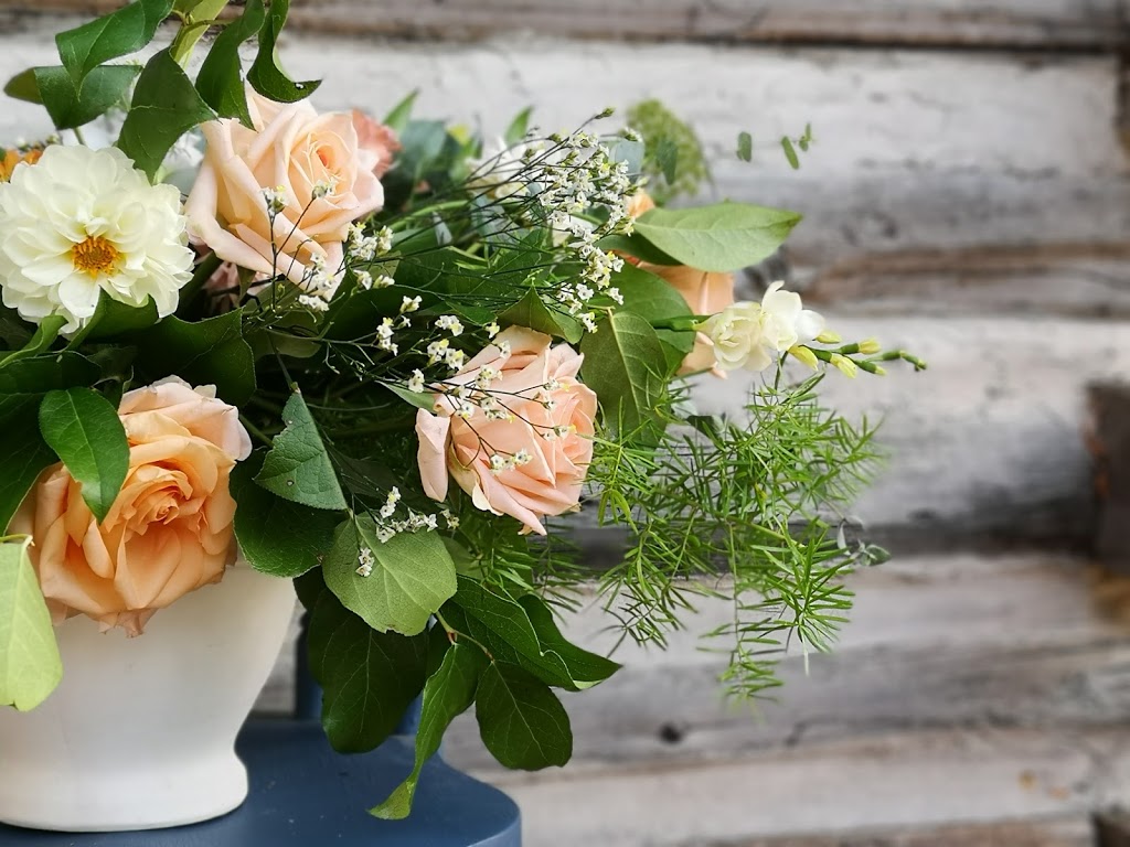 Country Florist Designs | 172 5 Line, Warsaw, ON K0L 3A0, Canada | Phone: (705) 917-1650