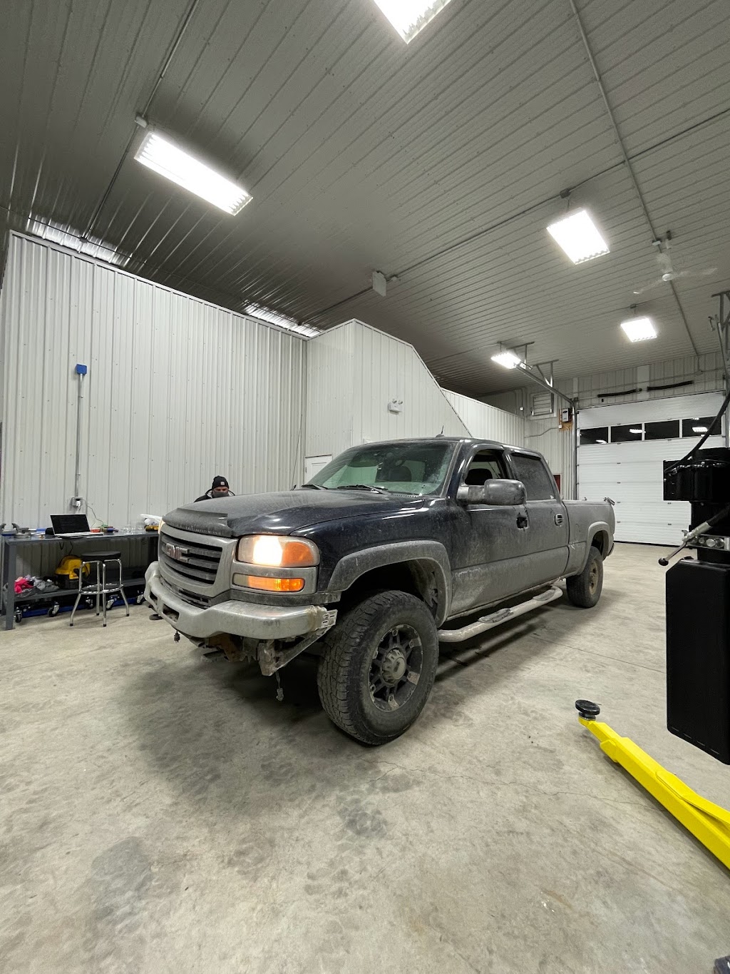 Clipping Point Auto Club Ltd. | 877 Redonda St #3, Sunnyside, MB R5R 0J4, Canada | Phone: (204) 222-2459