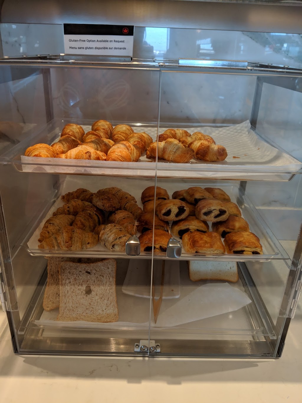 Maple Leaf Lounge Aur Canada International Departure | Sea Island, Richmond, BC V7B 0A4, Canada