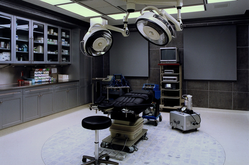 Dr. Trevor M. Born | 199 Avenue Rd, Toronto, ON M5R 2J3, Canada | Phone: (416) 921-7546