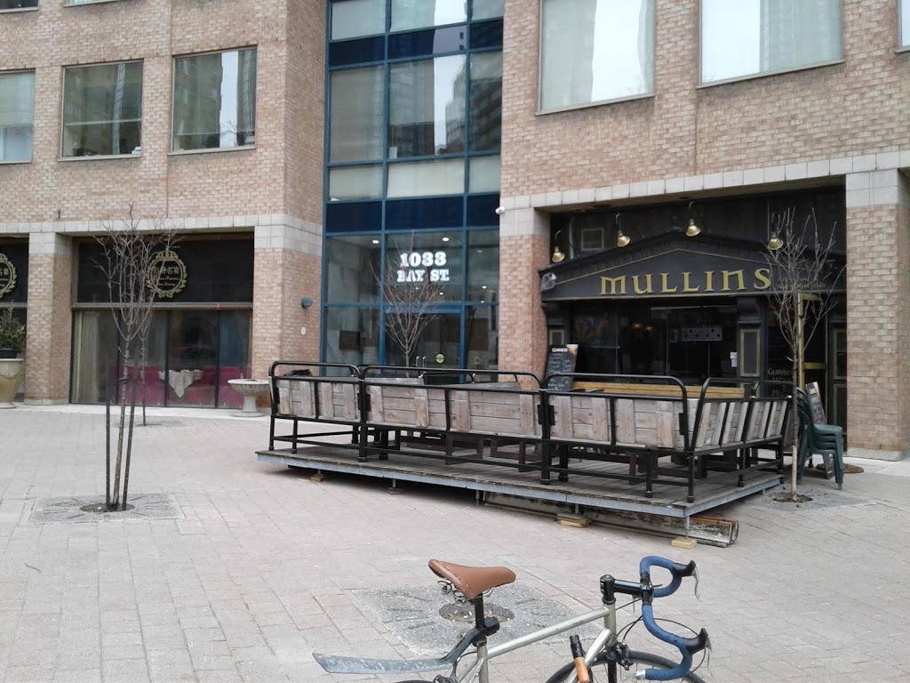 Mullins Irish Pub | 1033 Bay St, Toronto, ON M4W 1A7, Canada | Phone: (416) 963-3000