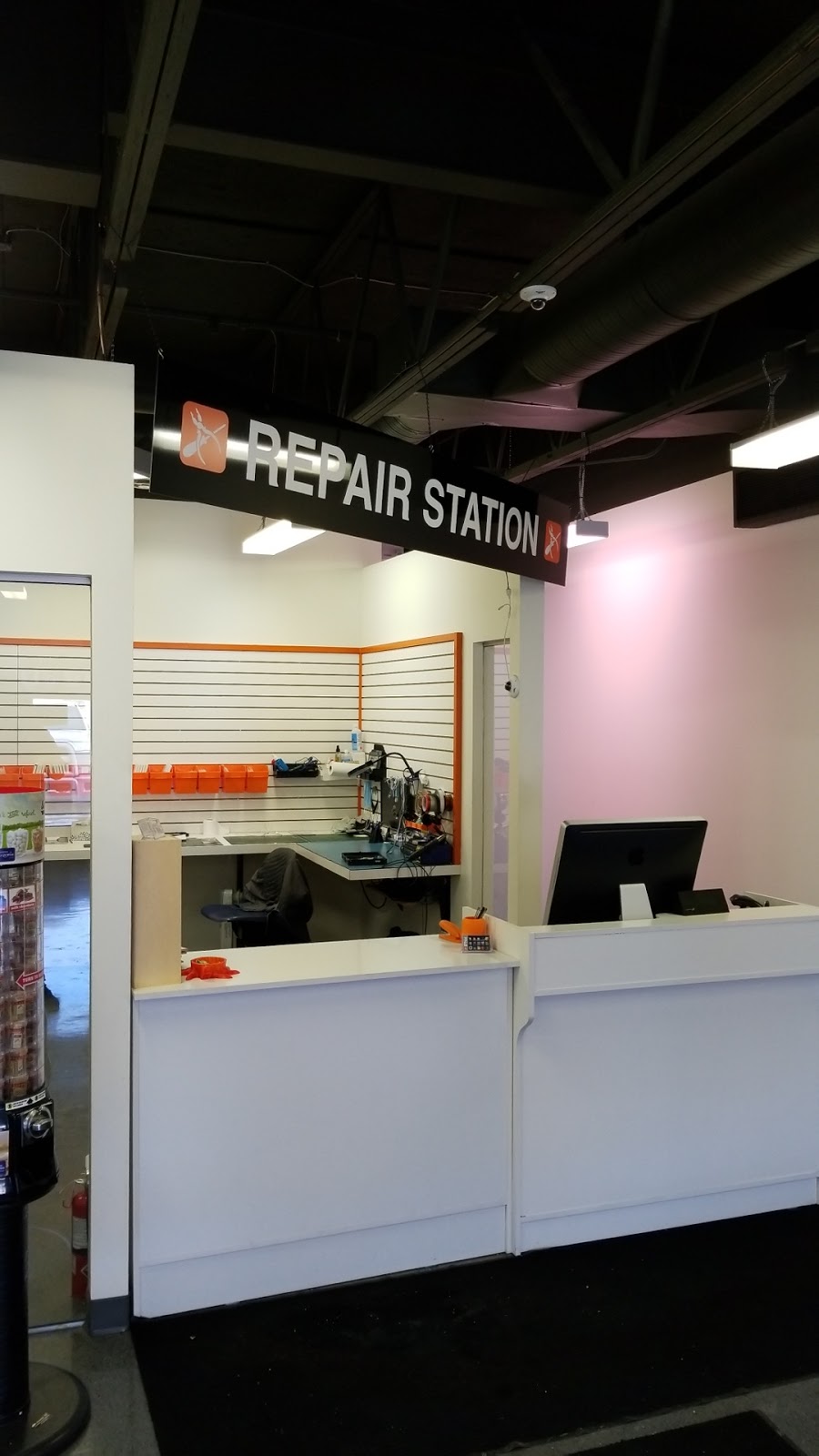 iPhix | 3804 Macleod Trail #201, Calgary, AB T2J 7G9, Canada | Phone: (403) 724-0996