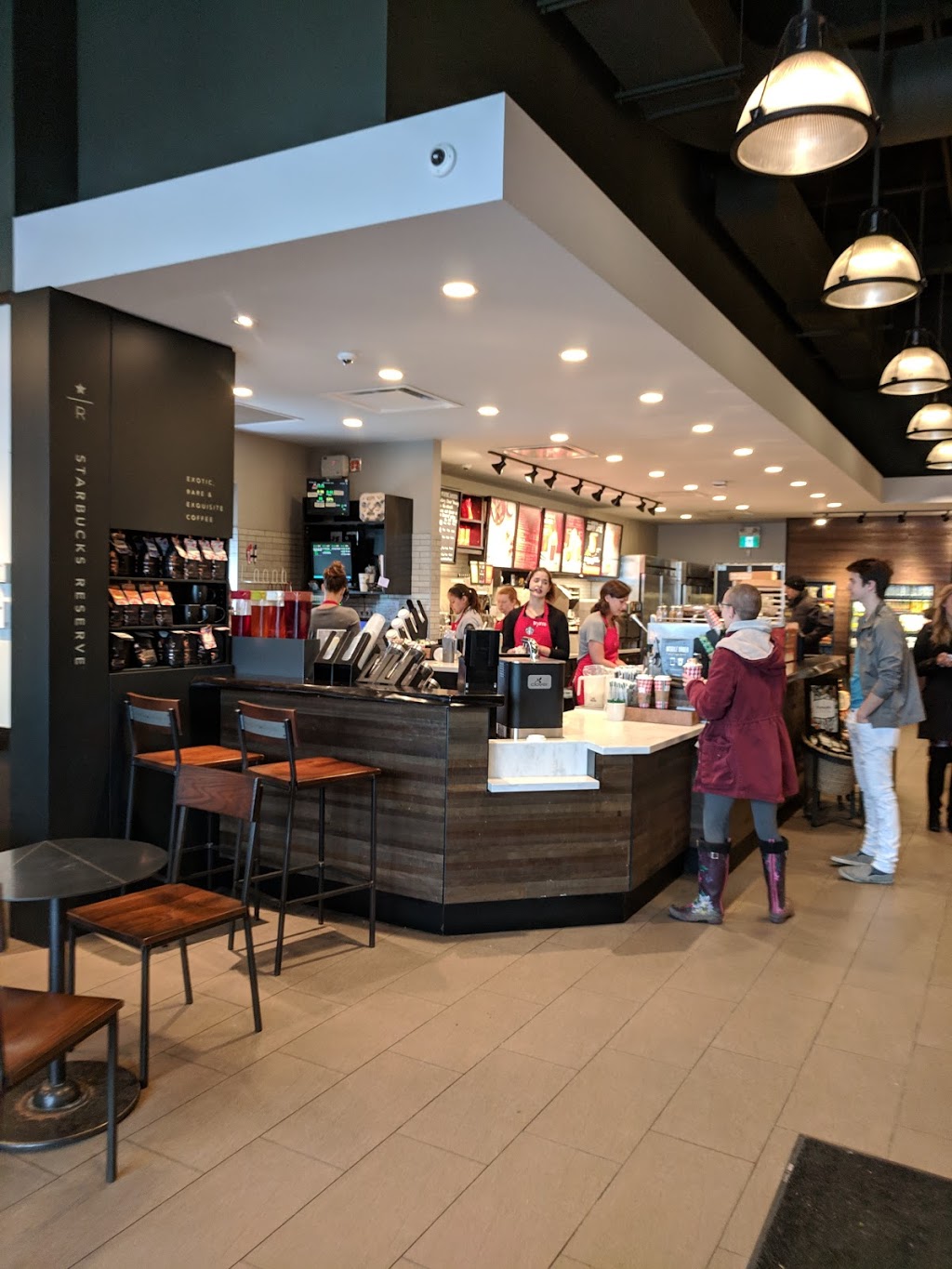 Starbucks | 589 Fairway Rd S, Kitchener, ON N2C 1X4, Canada | Phone: (519) 895-1972