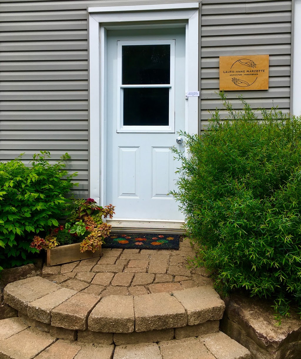 Laura-Anne Marcotte Acupuncture et Massothérapie | 350 Rue Principale, Eastman, QC J0E 1P0, Canada | Phone: (438) 886-2742