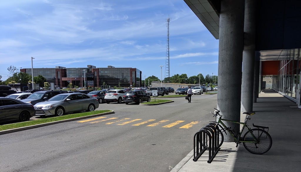 Centre dermatologique du Québec Métropolitain | 3075 Chem. des Quatre-Bourgeois #302, Québec, QC G1W 4Y5, Canada | Phone: (418) 650-3555