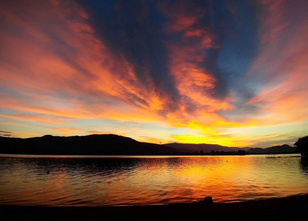 Waltons Lakefront Resort | 3207 Lakeshore Dr, Osoyoos, BC V0H 1V6, Canada | Phone: (250) 495-7033