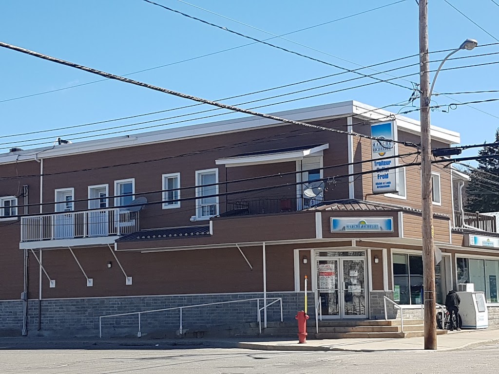 Marché Richelieu - Marché 424 (La Tuque) Inc. | 424 Rue St Joseph, La Tuque, QC G9X 1M2, Canada | Phone: (819) 523-2768