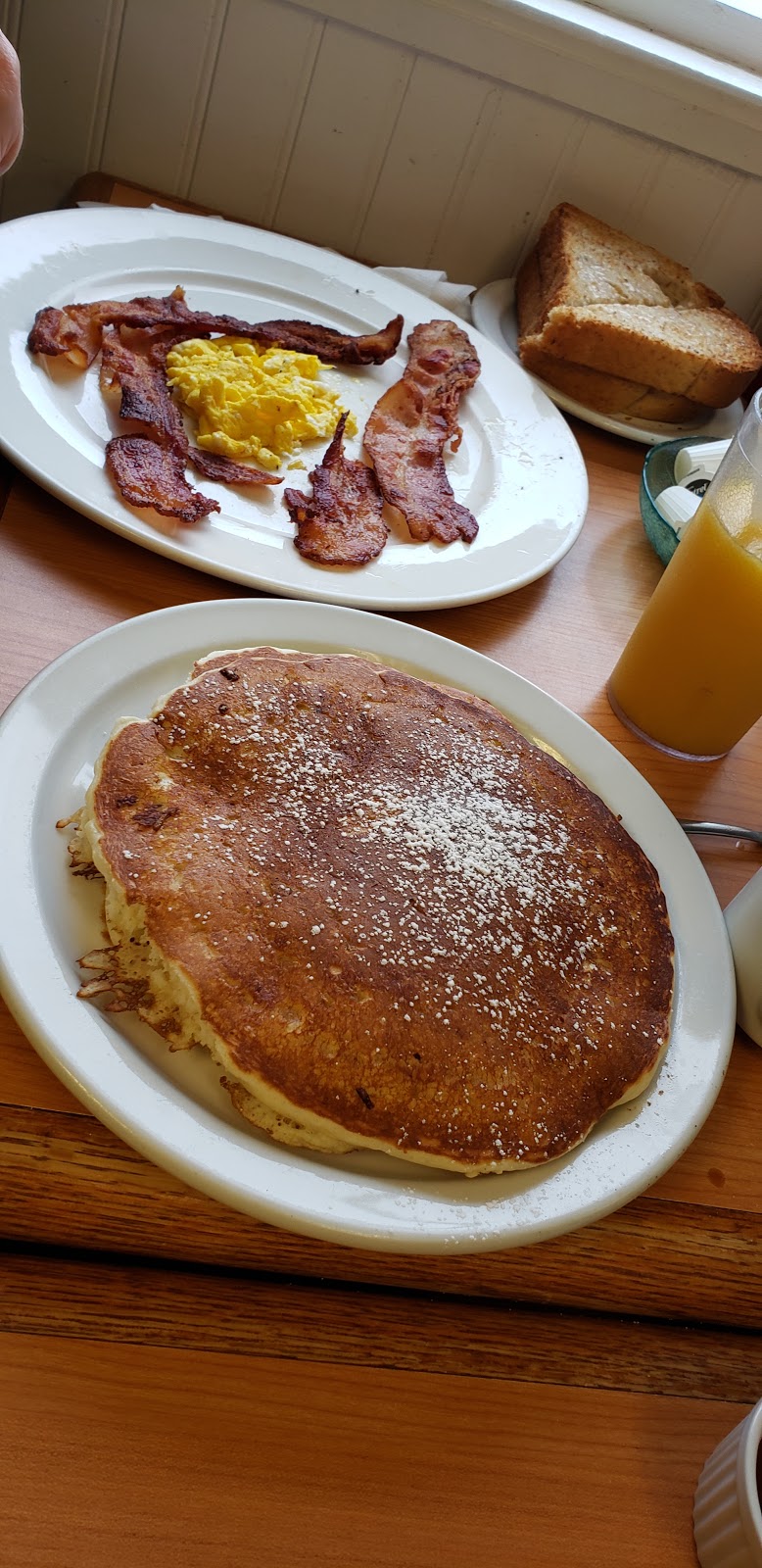 Caledon Family Restaurant | 16560 Hurontario St, Caledon Village, ON L7K 1W3, Canada | Phone: (519) 927-3514