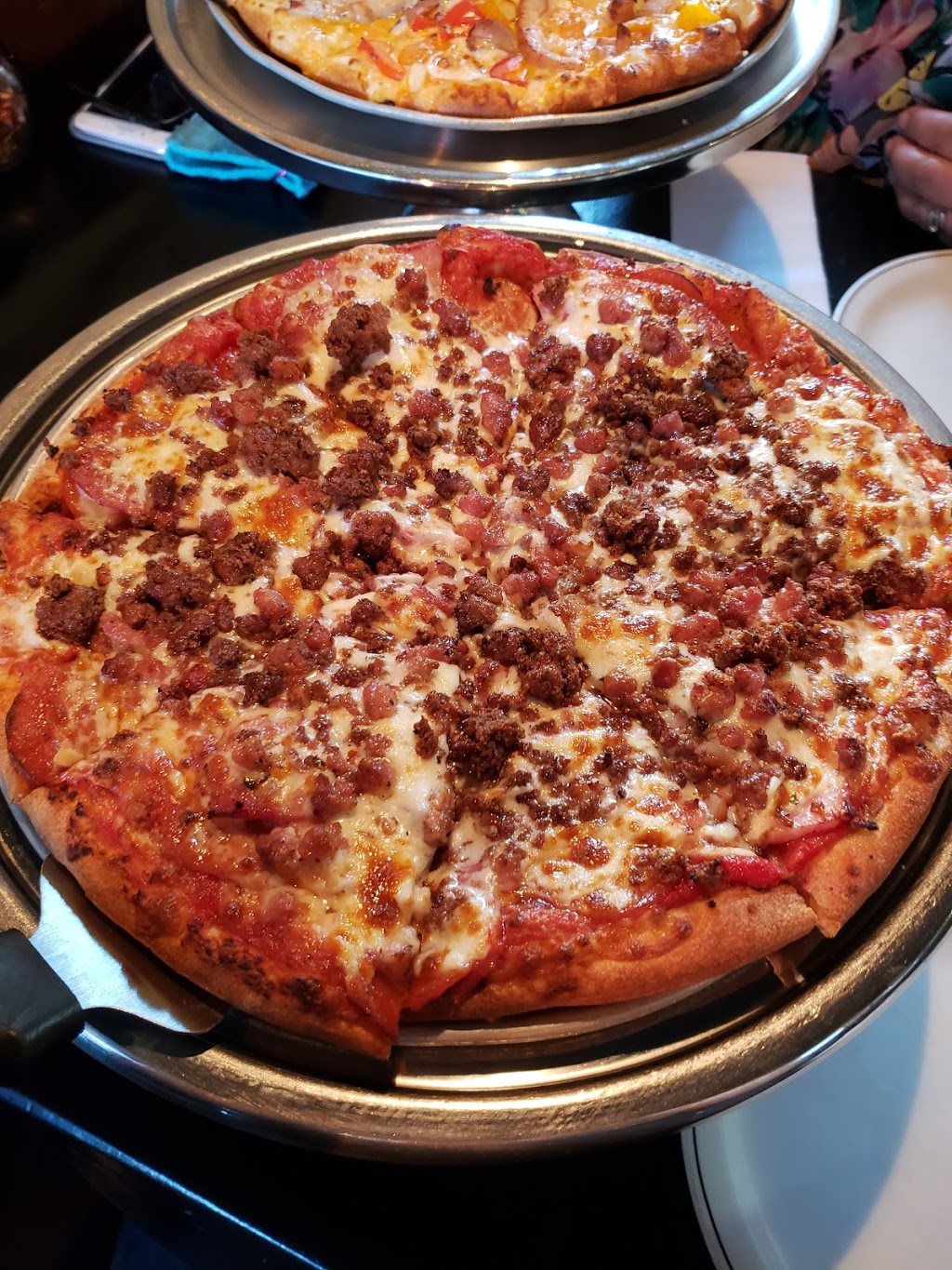 Brennivins Pizza Hus | 70 1 Ave, Gimli, MB R0C 1B0, Canada | Phone: (204) 642-5555