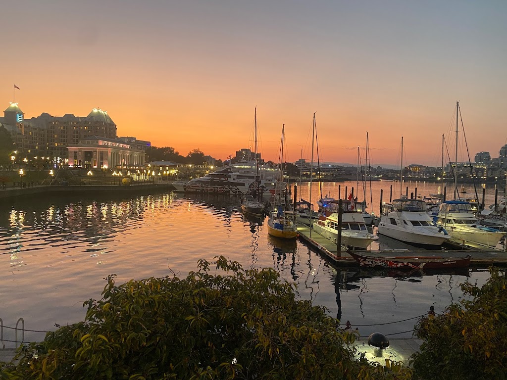 Rosewood Inn | 595 Michigan St, Victoria, BC V8V 1S7, Canada | Phone: (250) 384-6644