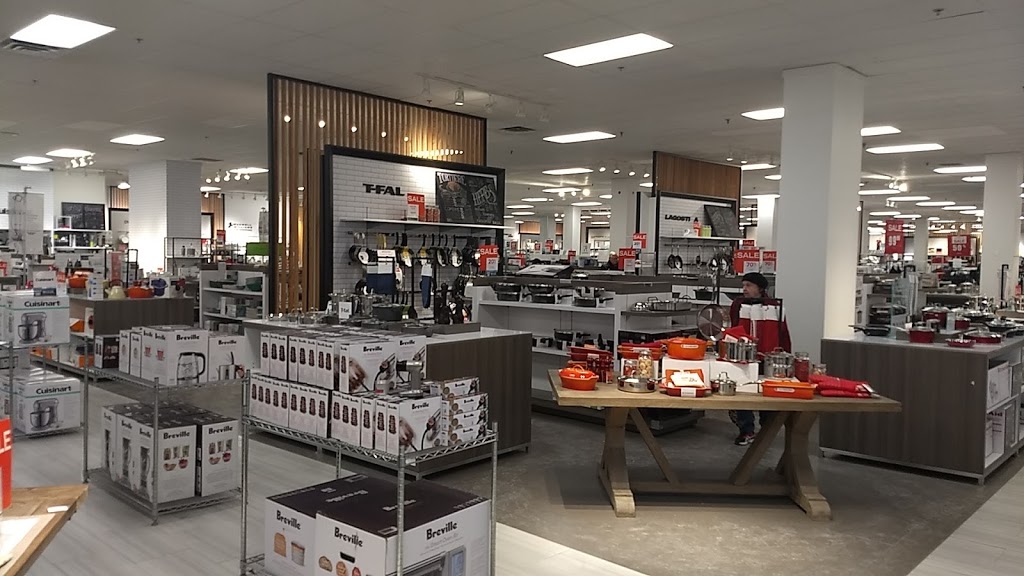 Hudsons Bay | 17600 Yonge St, Newmarket, ON L3Y 4Z1, Canada | Phone: (905) 853-0986