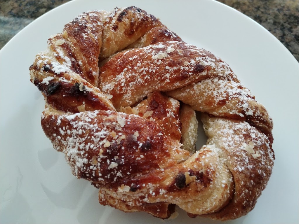Britannia Italian Bakery | 5925 Grossbeak Dr, Mississauga, ON L5N 7X6, Canada | Phone: (905) 824-1924