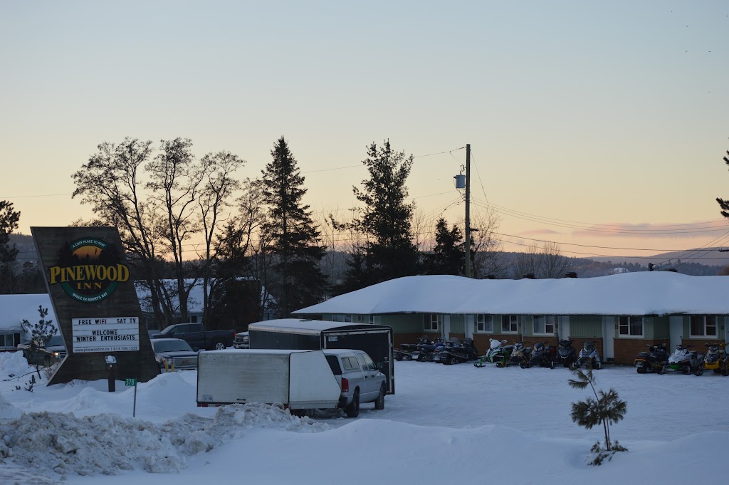 Pinewood Inn | 378 John St, Barrys Bay, ON K0J 1B0, Canada | Phone: (613) 756-1333
