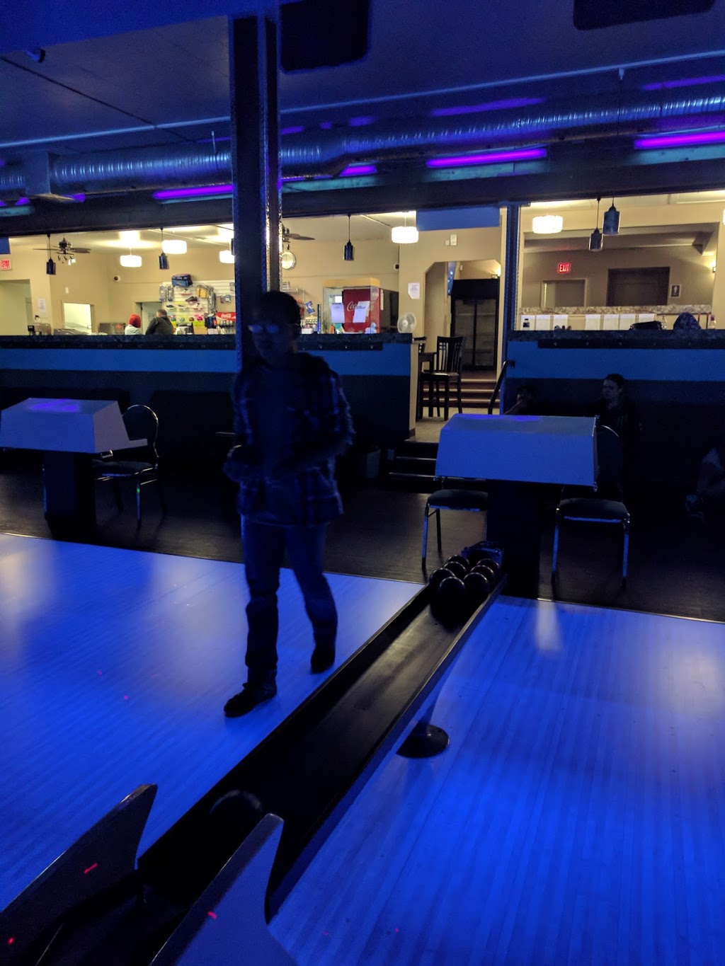 Lakeside Bowling | 1881 9th Ave NE, Salmon Arm, BC V1E 2L2, Canada | Phone: (250) 832-3946