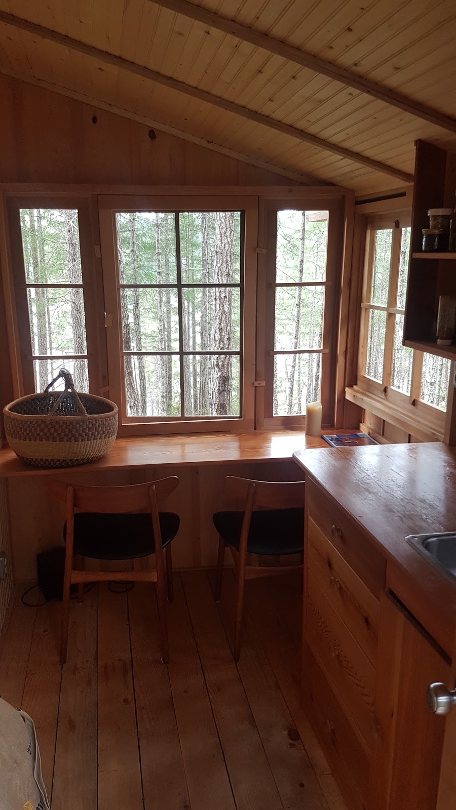 Juniper Bluffs B & B | Strathcona, BC, Canada | Phone: (250) 935-8559