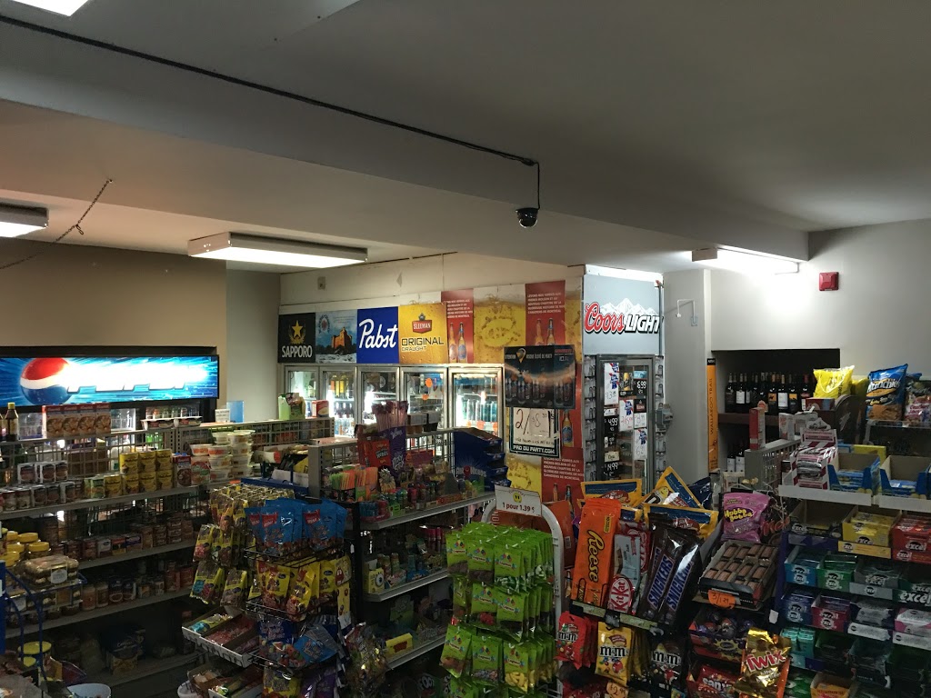 Dépanneur Du Souvenir | 3573 Chemin du Souvenir, Laval, QC H7V 1X4, Canada | Phone: (450) 973-2288