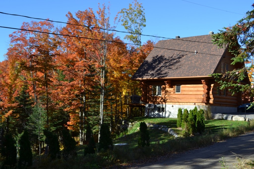 Chalet Le Bois Rond | --dHoward, 61 1re Rue, Saint-Adolphe-dHoward, QC J0T 2B0, Canada | Phone: (514) 754-3465