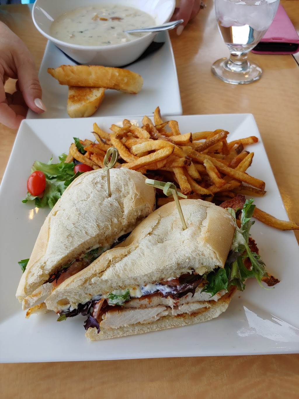 Seagulls Restaurant & Lounge | 10 Centre St, Gimli, MB R0C 1B0, Canada | Phone: (204) 642-4145