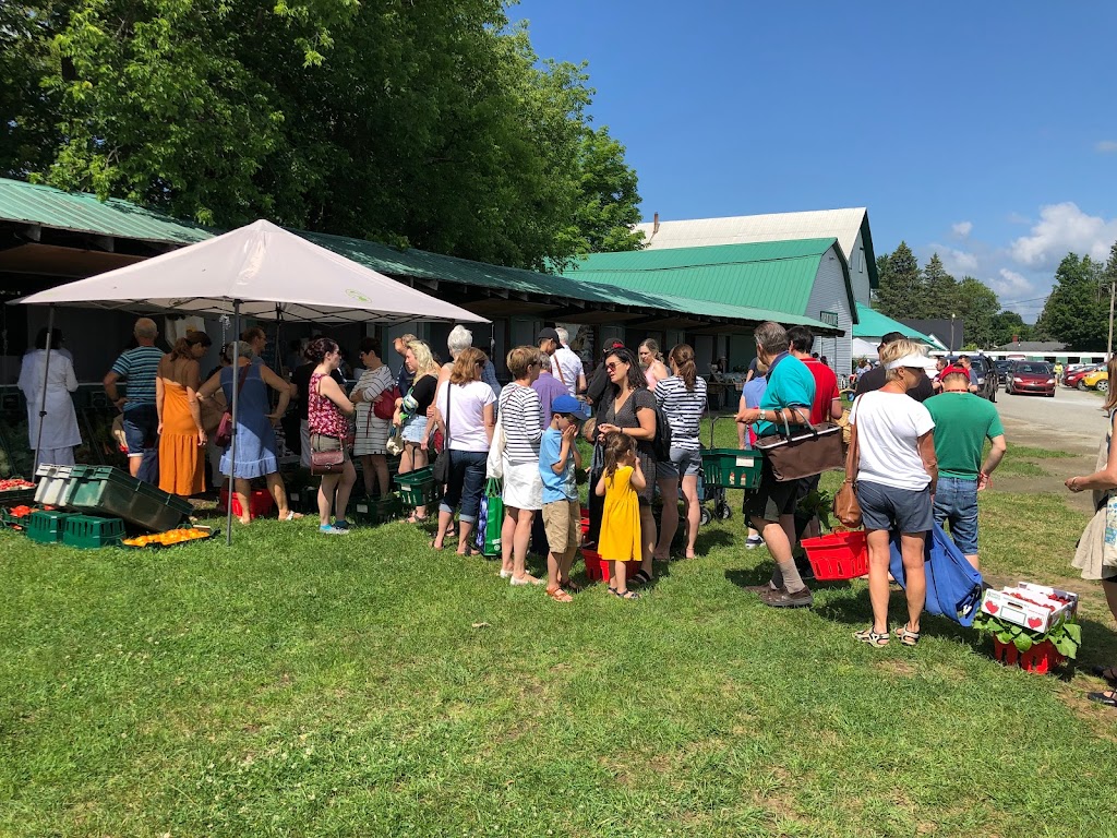 Marche Public Ayer's Cliff Farmers Market - 977 Rue Main, Ayer's Cliff 