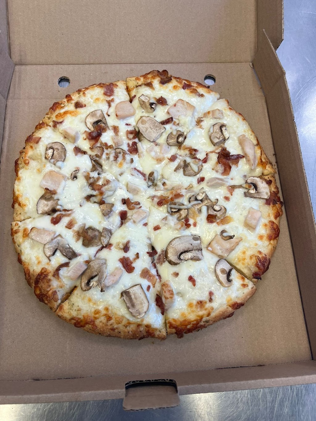 Uncle Als Pizza | 5004 46 St, Sylvan Lake, AB T4S 1C2, Canada | Phone: (403) 300-0800