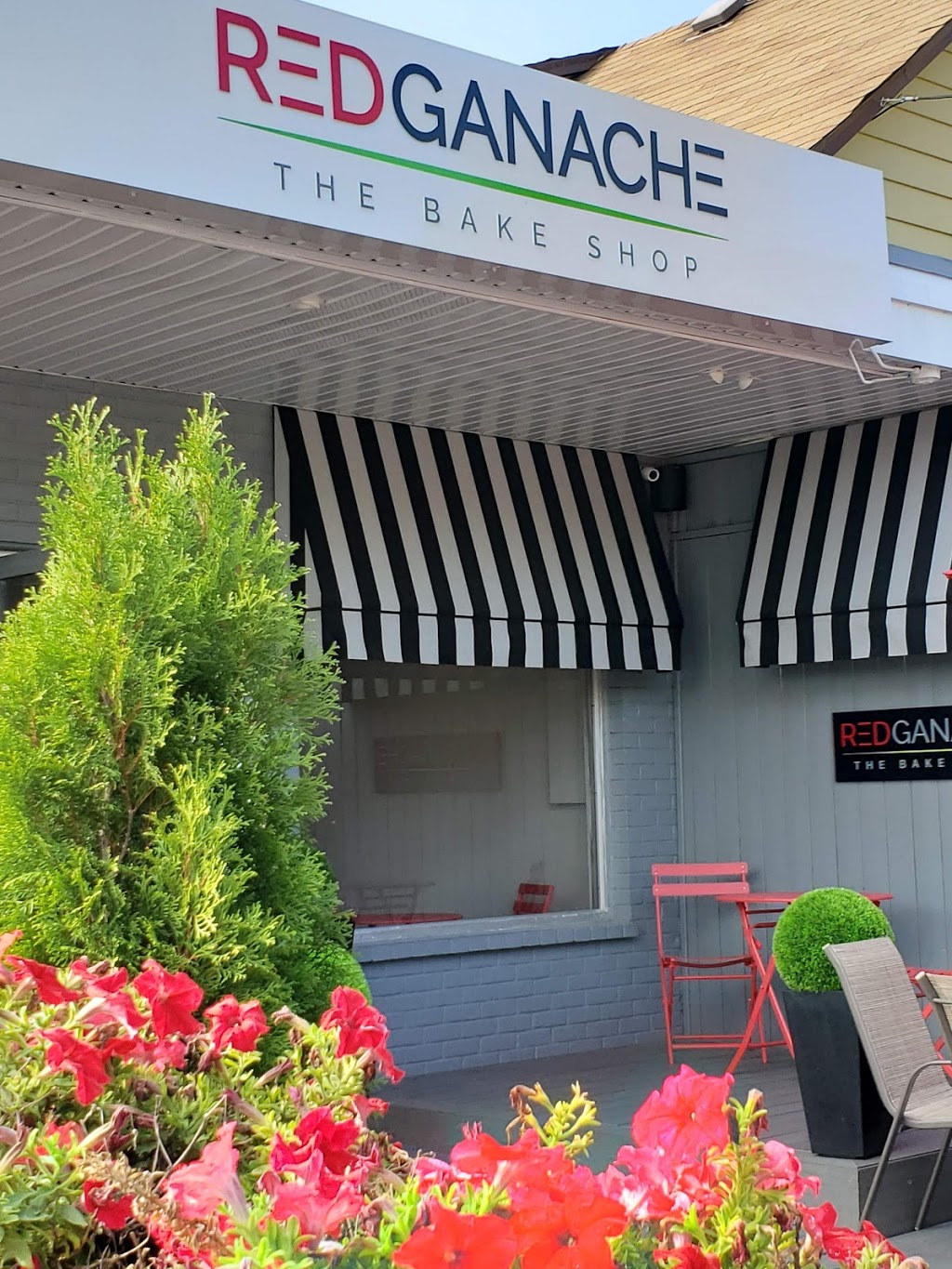 Red Ganache | 5592 Robinson St, Niagara Falls, ON L2G 2A8, Canada | Phone: (437) 248-1478