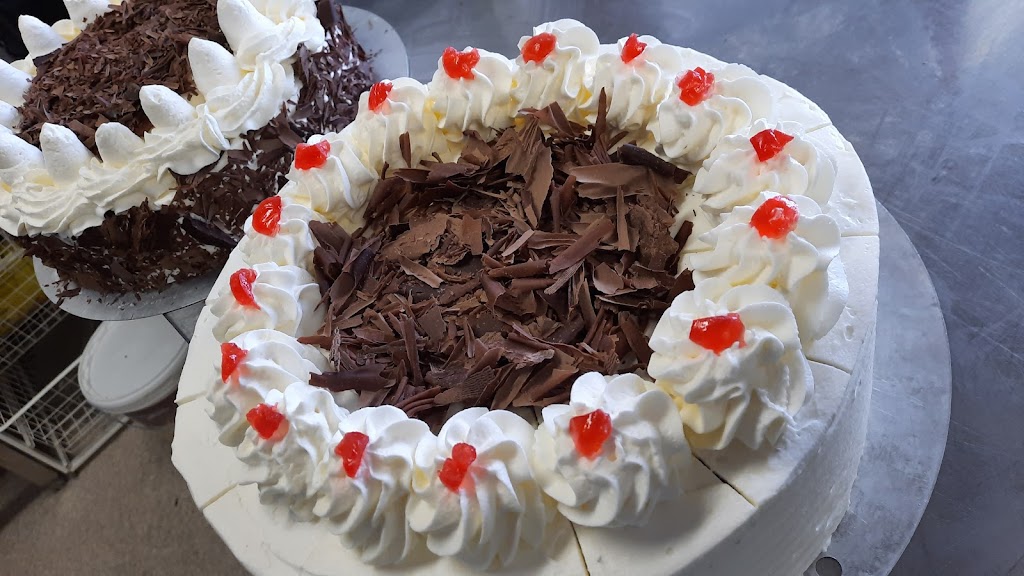 Edelweiss Restaurant | 2433 Mt Hanley Rd, Middleton, NS B0S 1P0, Canada | Phone: (902) 825-2588