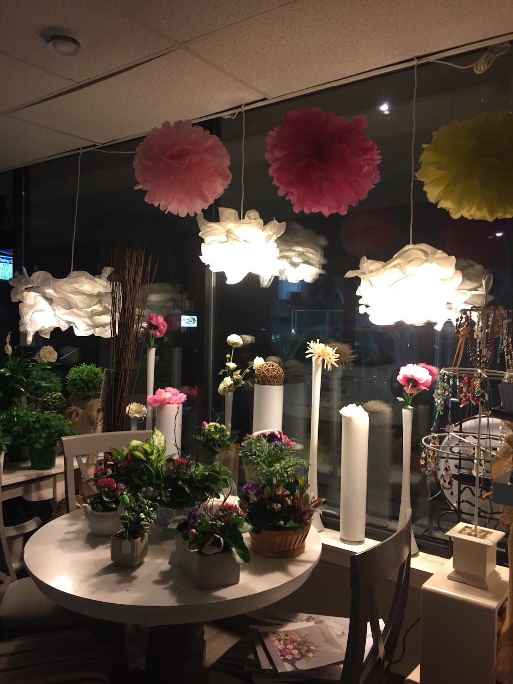 The Flower House | 3525 Portage Rd, Niagara Falls, ON L2J 2K5, Canada | Phone: (905) 354-1999