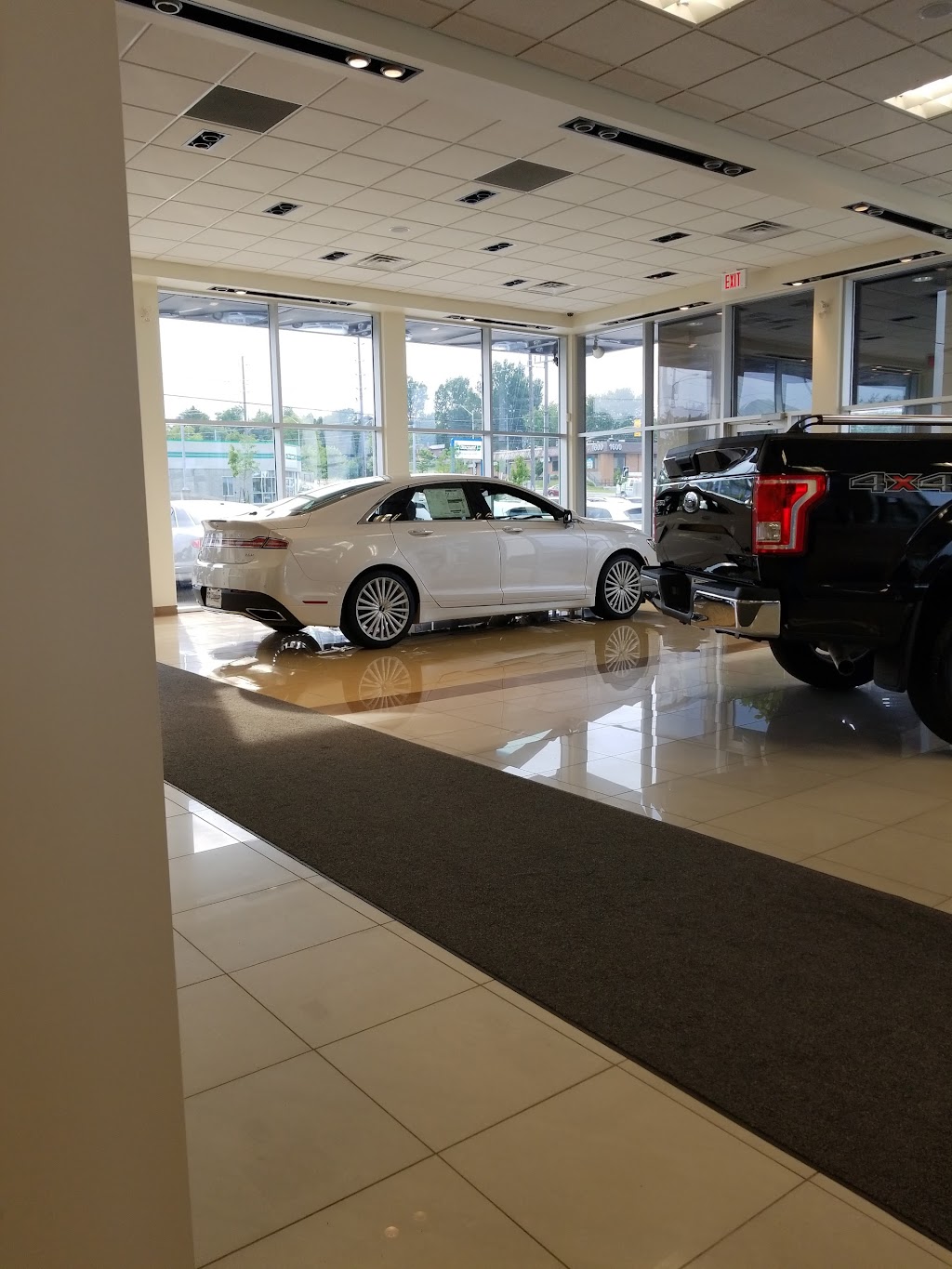 Holiday Ford Lincoln Ltd. | 1555 Lansdowne St, Peterborough, ON K9J 7M3, Canada | Phone: (705) 742-5432