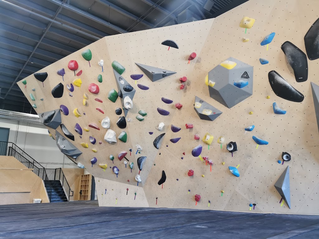 Seven Bays Bouldering | 114 Chain Lake Dr, Halifax, NS B3S 1B1, Canada | Phone: (902) 406-0662