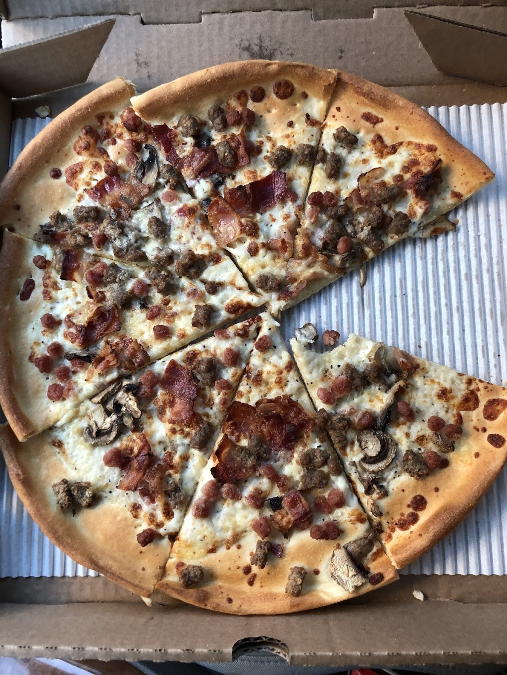Pizza Hut | 1405 Upper Ottawa St, Hamilton, ON L8W 3J6, Canada | Phone: (289) 335-1270