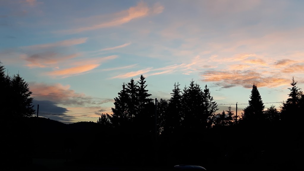 Chalet | 205 Chemin Bisson S, Amherst, QC J0T 2L0, Canada | Phone: (514) 961-0935