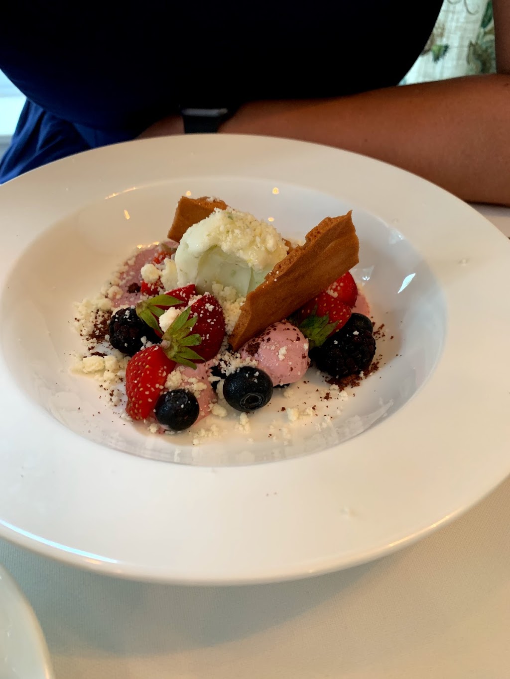White Gate Inn & Restaurant | 28 Pleasant St, Chester, NS B0J 1J0, Canada | Phone: (902) 275-4400