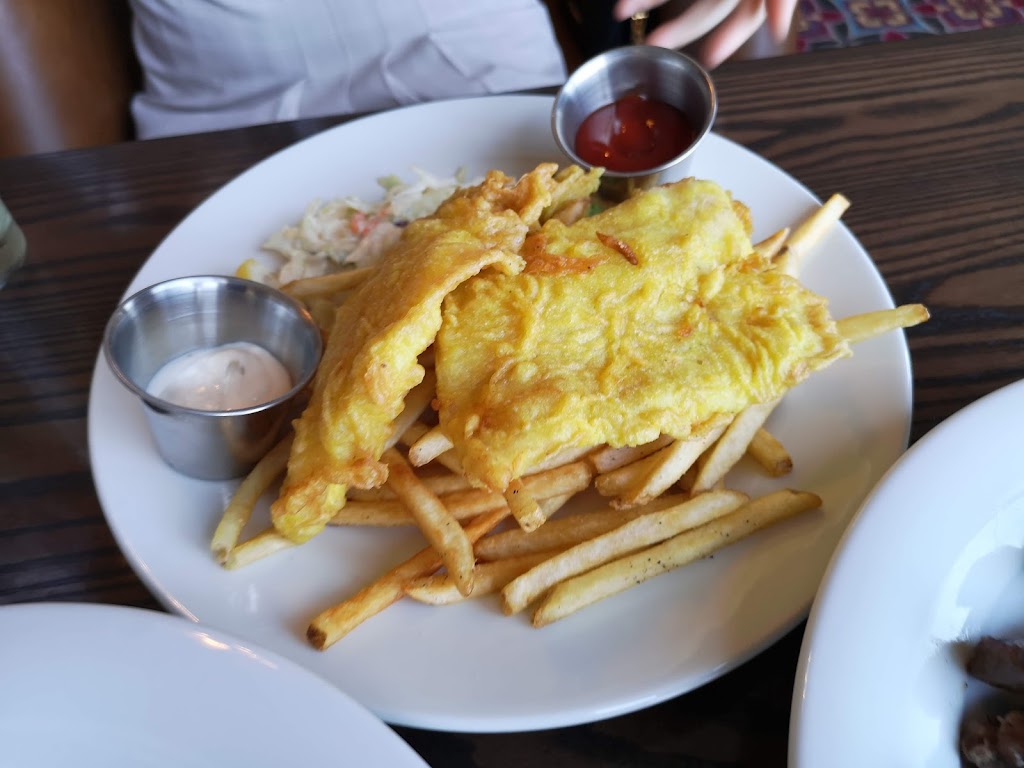 Windsor Lounge | Glacier Park Inc, AB-5, Waterton Park, AB T0K 2M0, Canada | Phone: (403) 236-3400