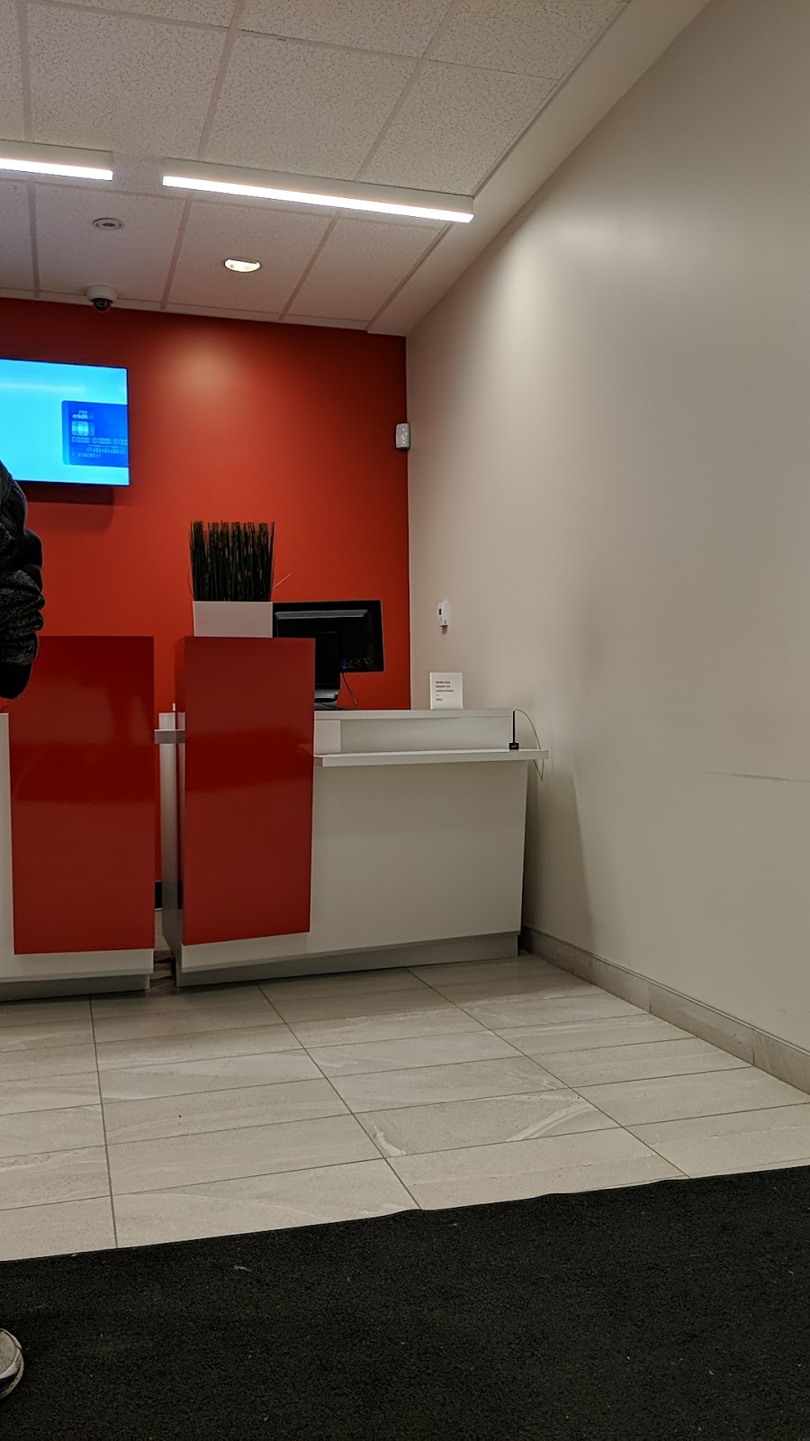 Banque Nationale | 8091 Rue Saint-Denis, Montréal, QC H2R 2G2, Canada | Phone: (514) 381-2391