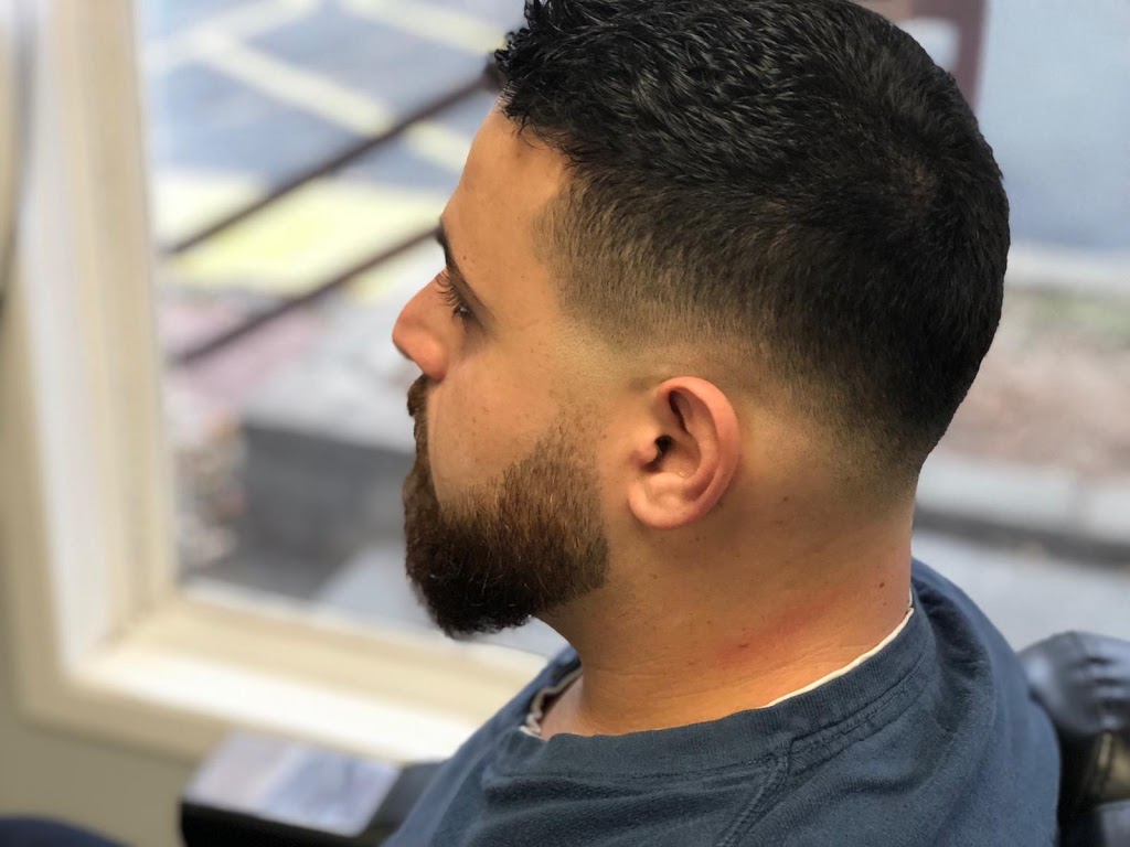 Royal Barber shop | 1600 Forest Valley Dr, Orléans, ON K1C 6X7, Canada | Phone: (613) 424-6066