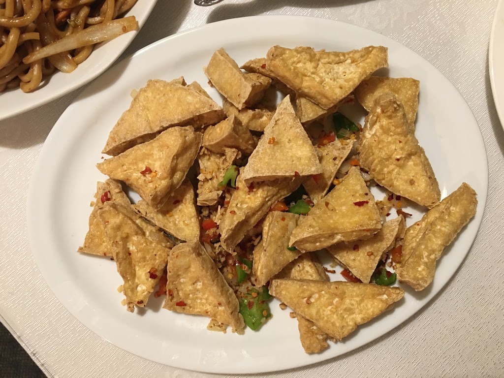 John Wongs Chinese Restaurant | 8413 Elbow Dr SW, Calgary, AB T2V 1K8, Canada | Phone: (403) 259-3853