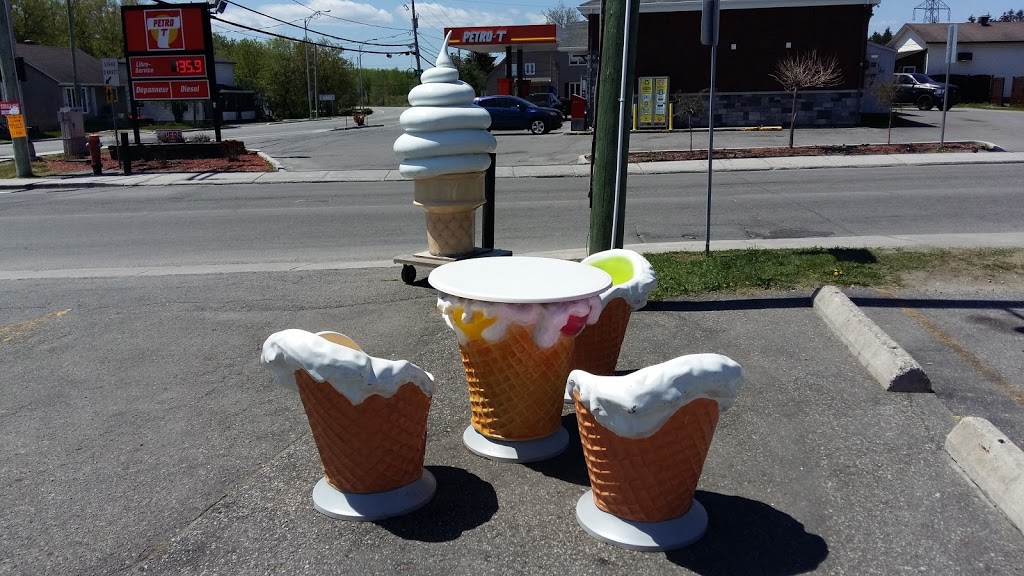 La Cabane | 27 Chemin de Montréal O, Gatineau, QC J8M 1A4, Canada | Phone: (819) 281-3414