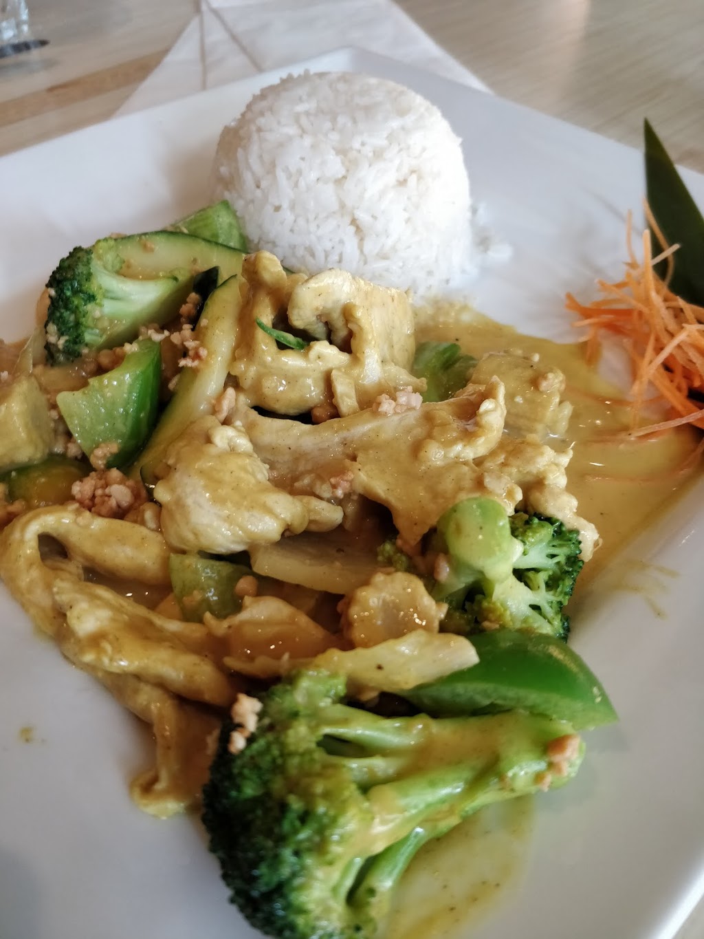 Green Papaya | 2401 Yonge St, Toronto, ON M4P 3H1, Canada | Phone: (416) 932-8891