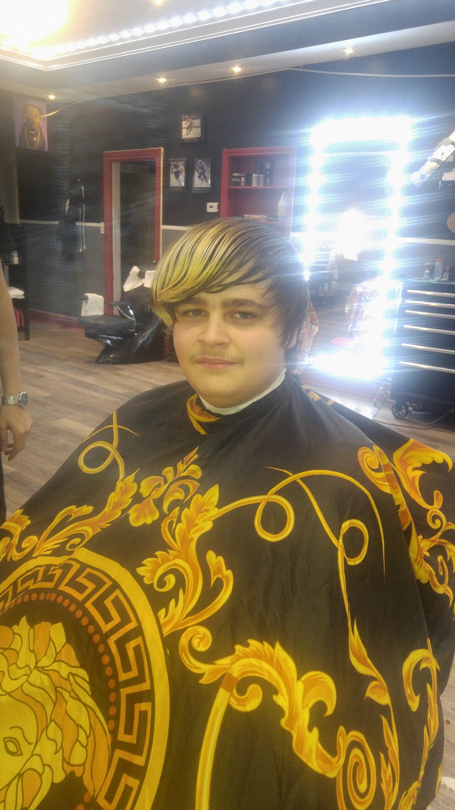 Xclusive Fades Aurora | 15233 Yonge St, Aurora, ON L4G 1L8, Canada | Phone: (905) 503-6200