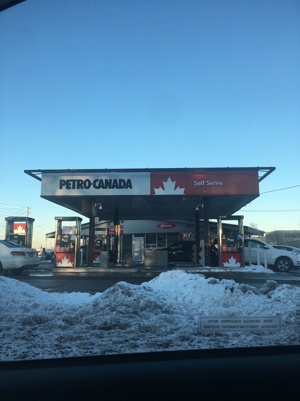 Petro-Canada | 7355 Goreway Dr, Mississauga, ON L4T 2T8, Canada | Phone: (905) 405-0881