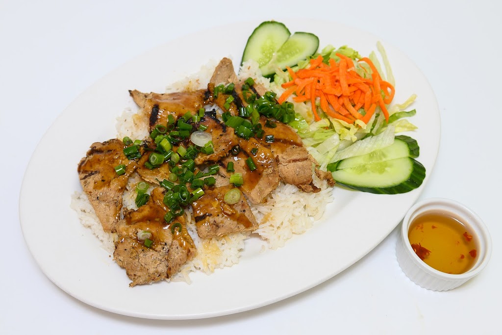 PHO KINGDOM | 720 16 Ave NW, Calgary, AB T2M 0J8, Canada | Phone: (403) 475-0699