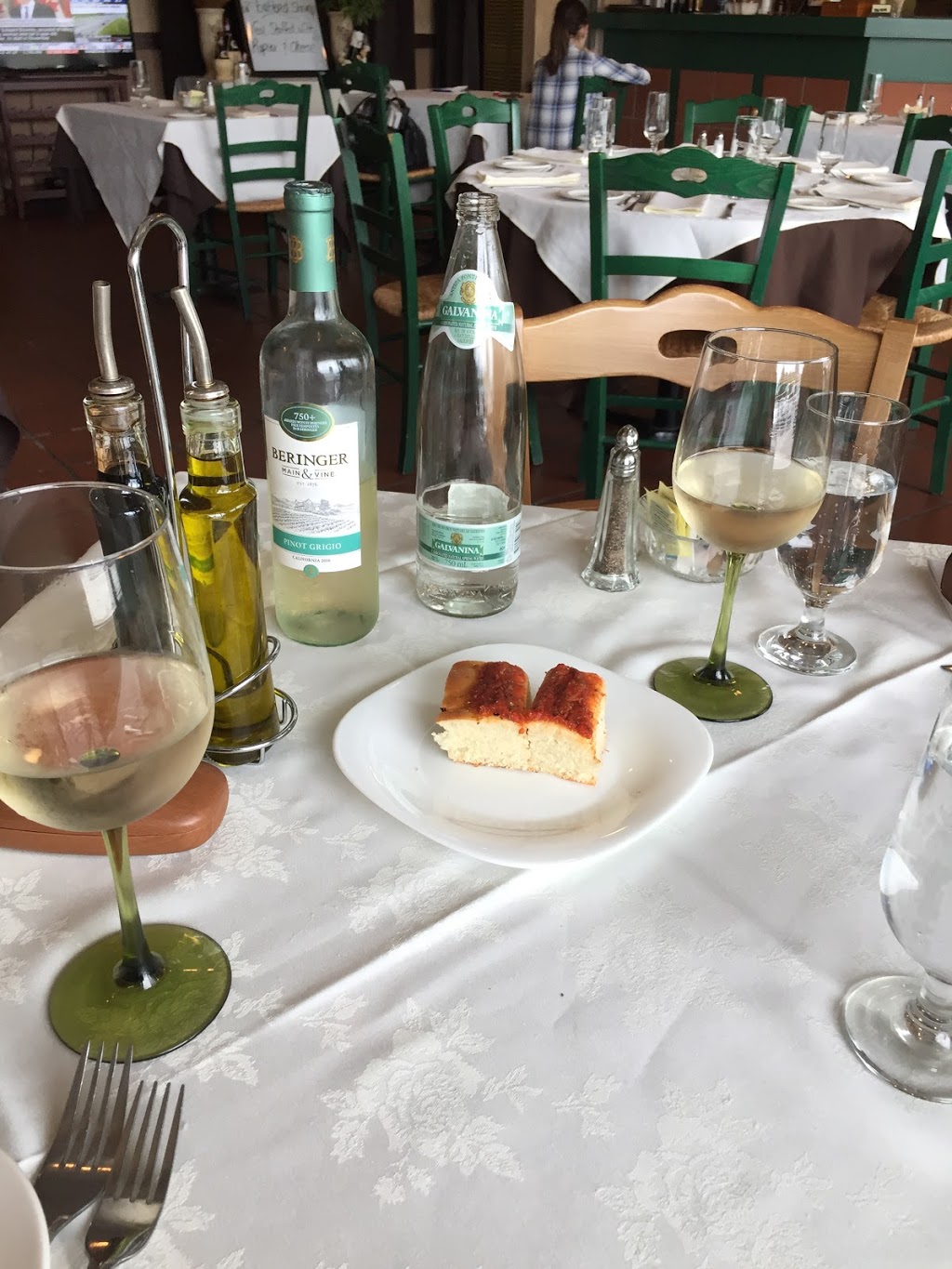 Tre Vigne Restaurant | 7800 Jane St #7, Concord, ON L4K 4R6, Canada | Phone: (905) 738-7566