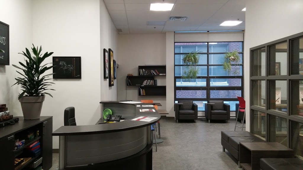 Accueil Bonneau | 427 Rue de la Commune E, Montréal, QC H2Y 1J4, Canada | Phone: (514) 845-3906