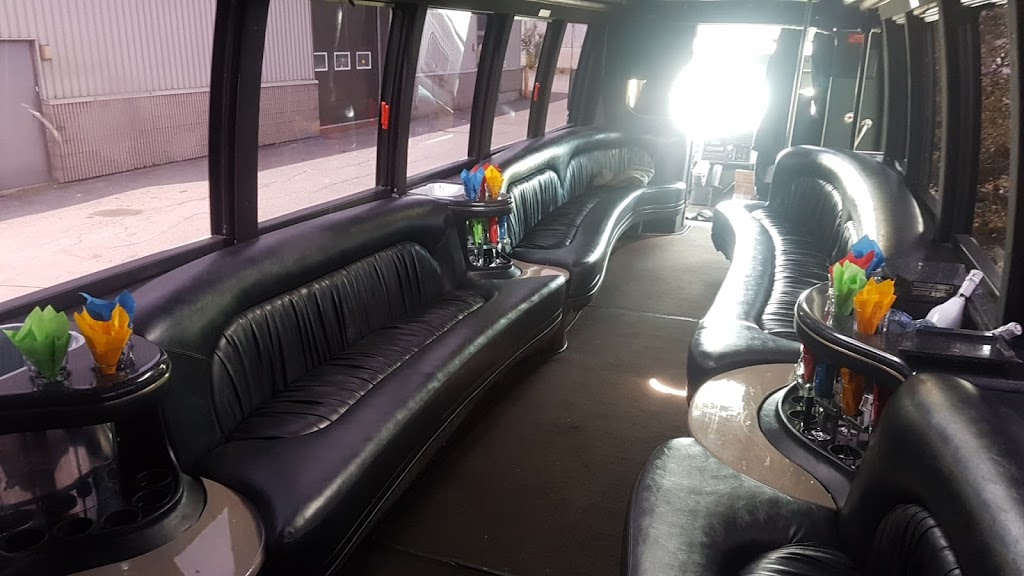 Federal Limousine Ottawa & Party bus | 1749 Winter Rose Ln, Ottawa, ON K1C 7A3, Canada | Phone: (613) 415-1685
