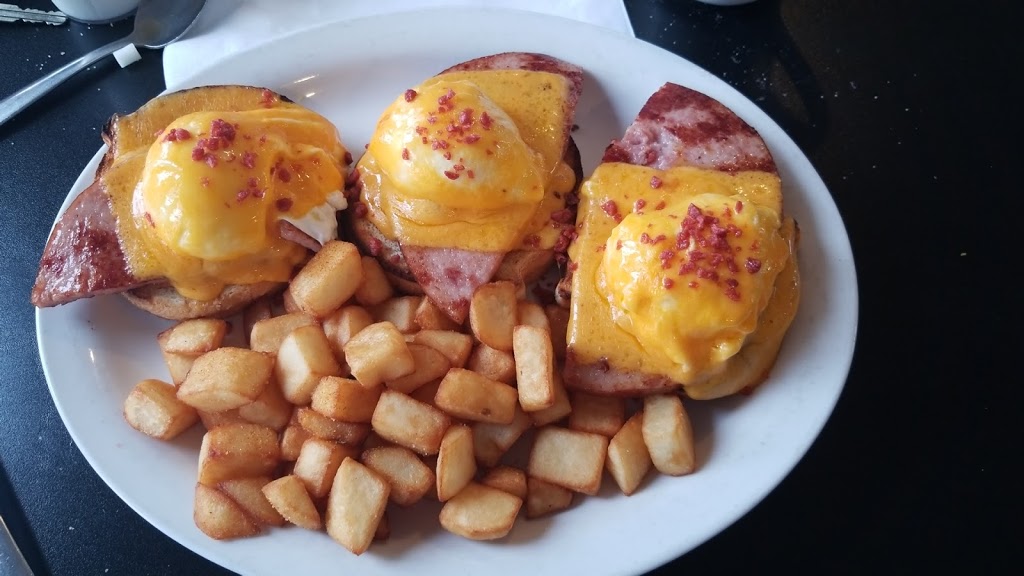 Classic Cafe East | 73 Duckworth St, St. Johns, NL A1C 5H7, Canada | Phone: (709) 726-4444