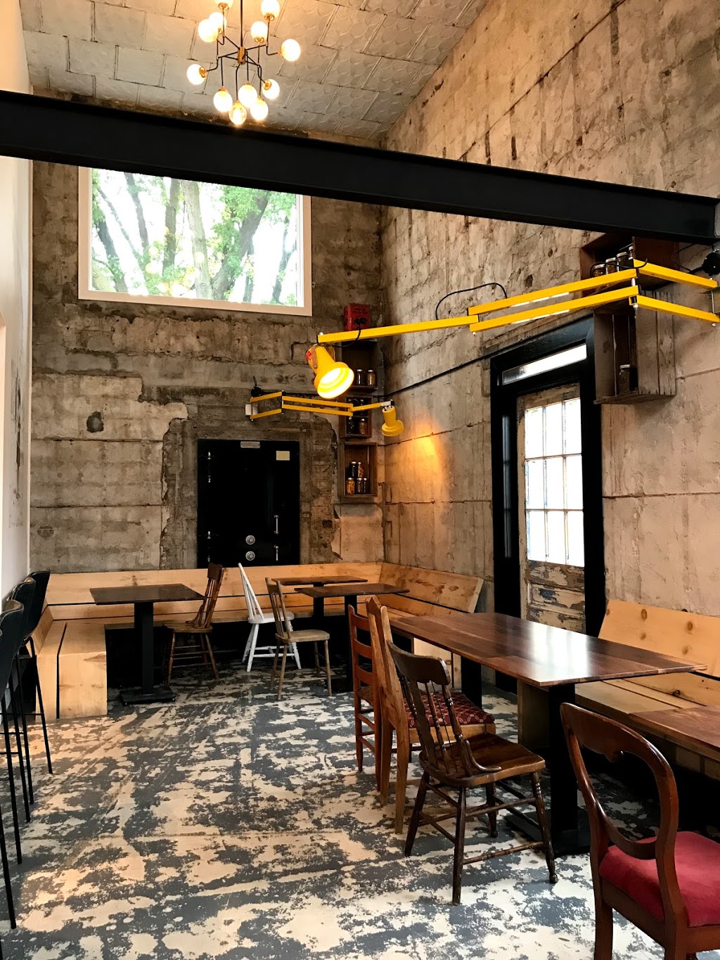 Bloomfield Public House Market | 257 Bloomfield Main St, Bloomfield, ON K0K 1G0, Canada | Phone: (613) 393-9292