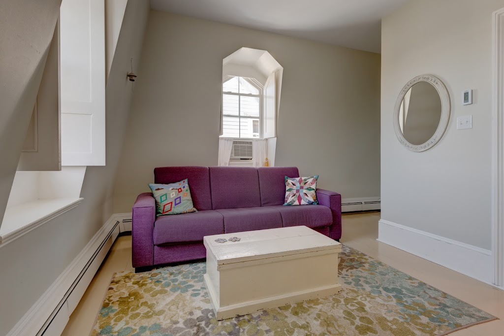 Kaulbach House | 75 Pelham St, Lunenburg, NS B0J 2C0, Canada | Phone: (902) 634-8818