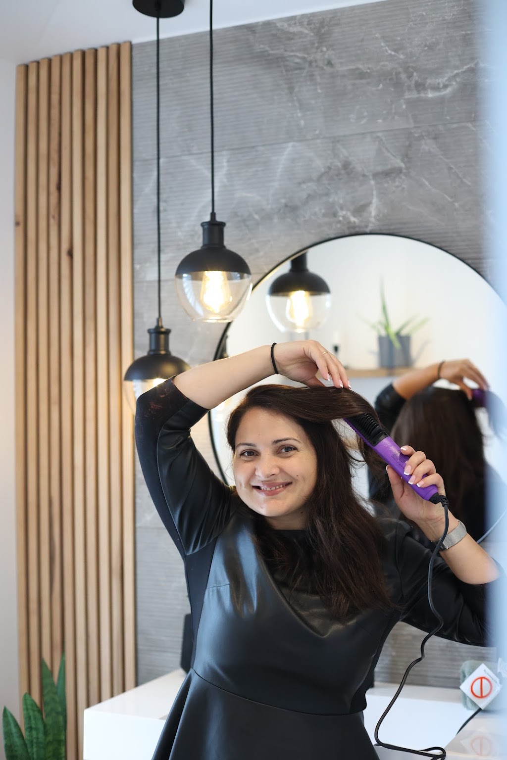 Salon de Coiffure Fabreville Bonjour Beauté | 1172 40e Av, Laval, QC H7R 4X8, Canada | Phone: (514) 564-5070