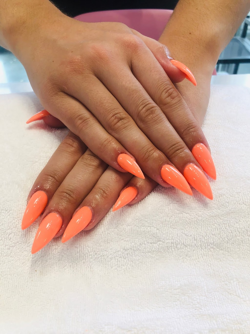 Salon Des Jumelles | 4316 Av. Papineau, Montréal, QC H2H 1S9, Canada | Phone: (438) 680-1913
